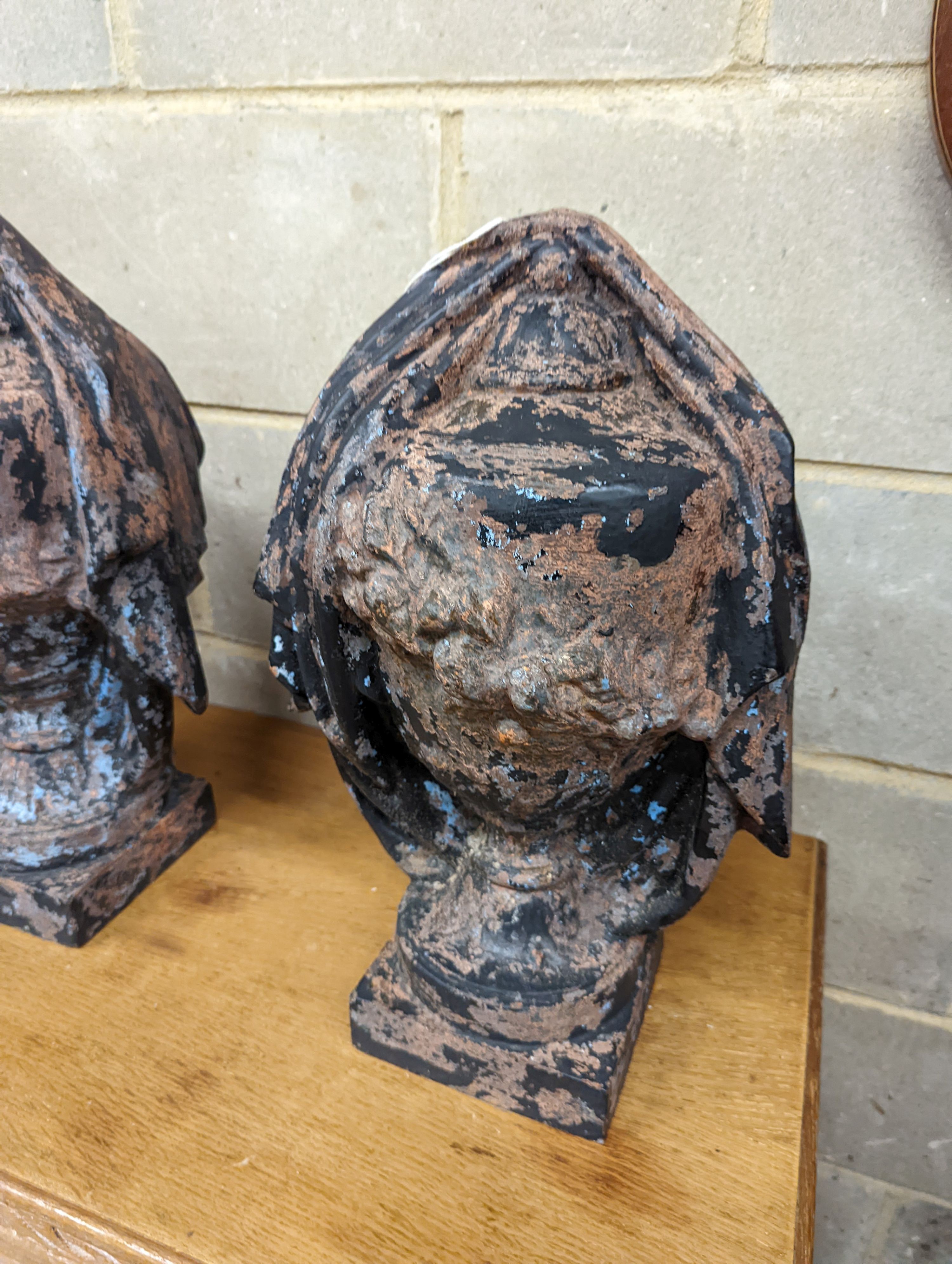 A pair of cast iron urn shaped finials. H-48cm.
